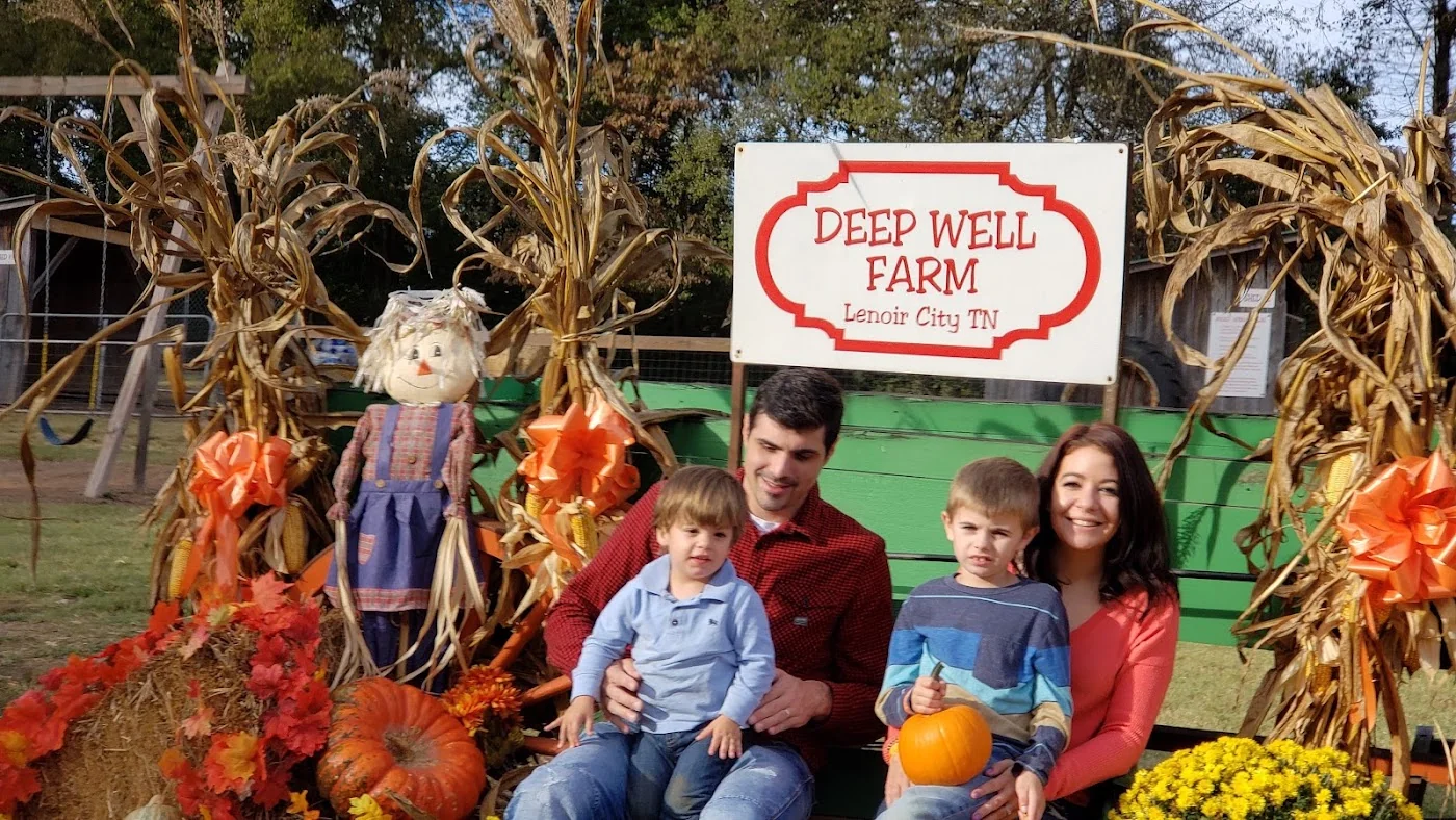 Deep Well Farm pumpkin patch and fall festival in Lenoir City, TN