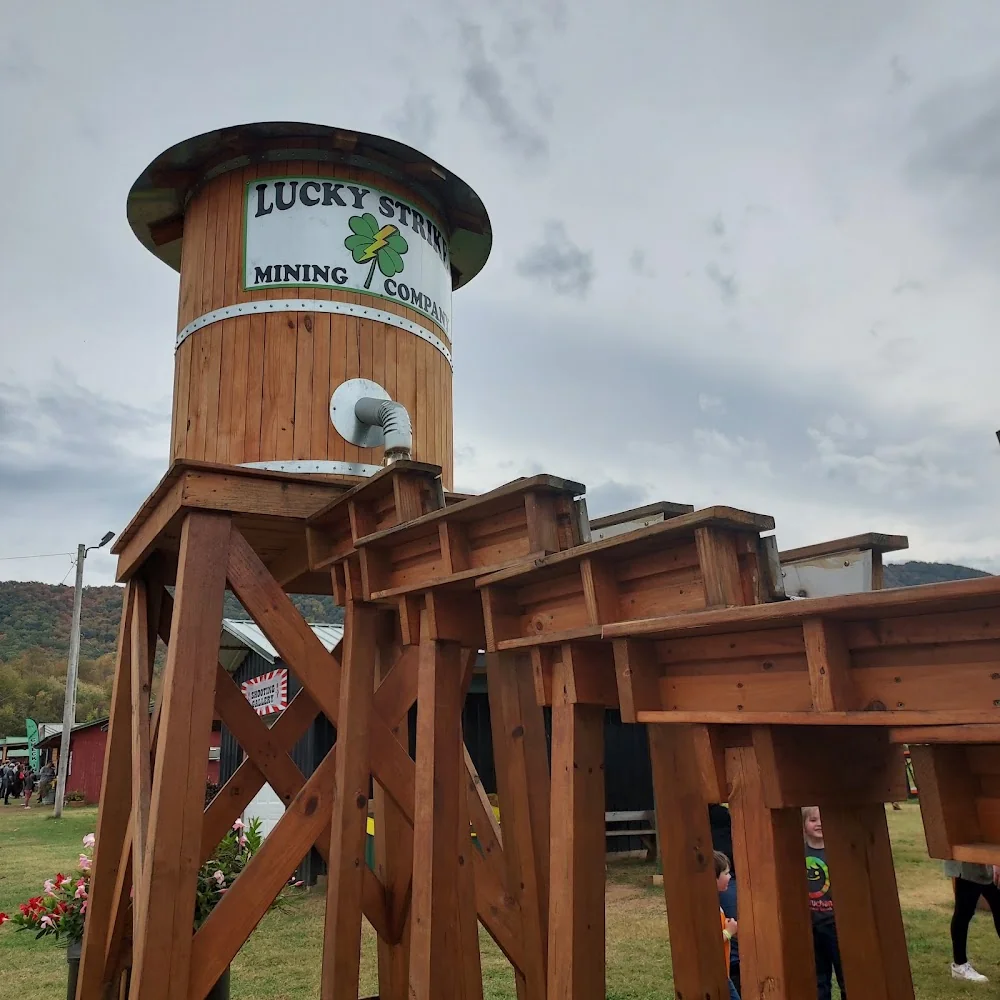 Fender's Farm & Corn Maze pumpkin patch and fall festival in Jonesborough, TN
