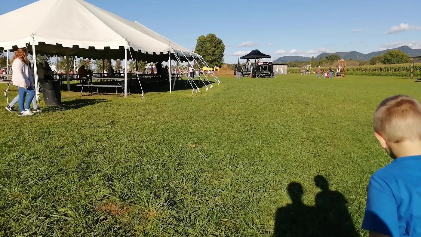 Oakes Farm pumpkin patch and fall festival in Corryton, TN
